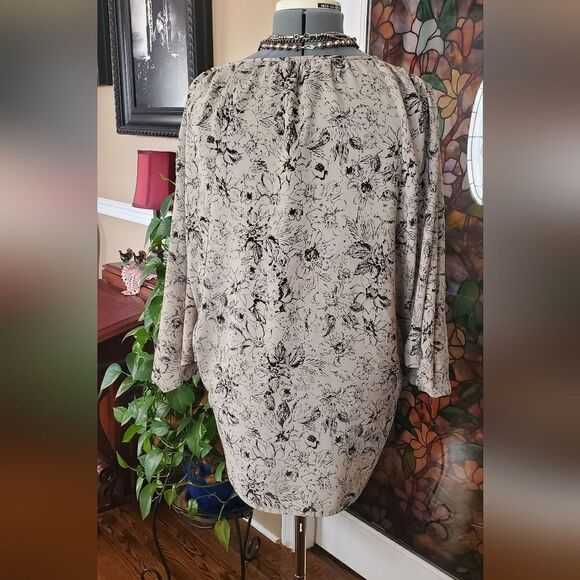 Kut from the Kloth - Batwing Blouse - Size M - Picture 2 of 8